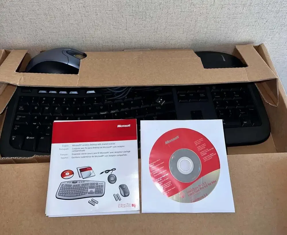 Microsoft Wireless Desktop 3000 Keyboard and Mouse Set